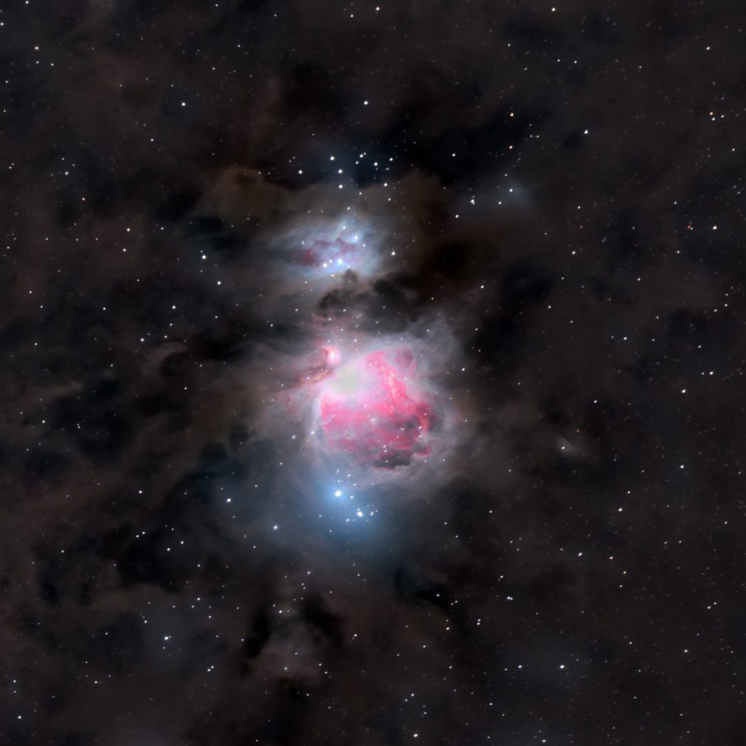 Astrofotografía de cielo profundo de la Gran Nebulosa de Orión (M42) mostrando los detalles de los filamentos de gas, polvo cósmico y el brillo del Trapecio en el núcleo.